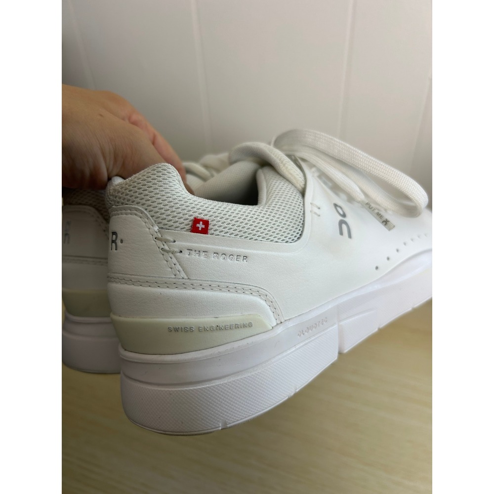 On The Roger Women 9 All White Advantage Low Top Tennis shoes Athleisure Comfort - Picture 12 of 12